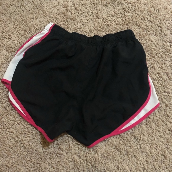 Black and pink Nike shorts - Picture 3 of 4